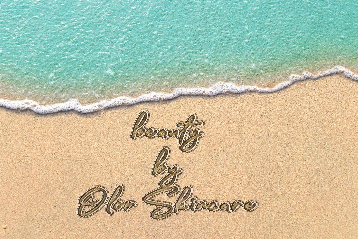 soft-waves-with-foam-of-blue-ocean-on-the-sandy-beach-free-photo